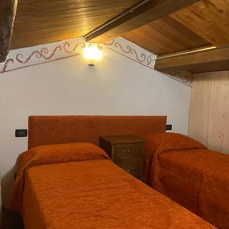 Casa Dell'uliveto Dağ evi *